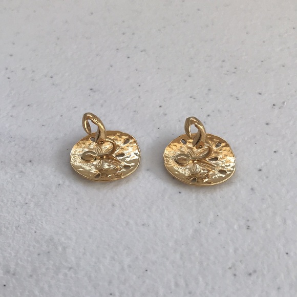 Crown Trifari Gold Tone Sand Dollar Clip On Earrings - Picture 9 of 9